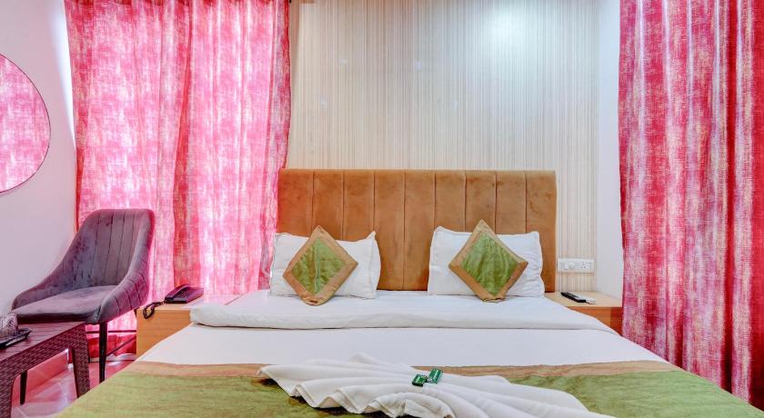 Roomquet Comfort Inn - image 39