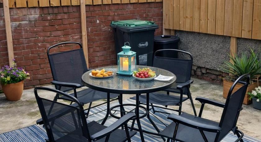 Three-Bedroom House Perfect for Contractors and Small Groups, sleeps 5 people in Durham