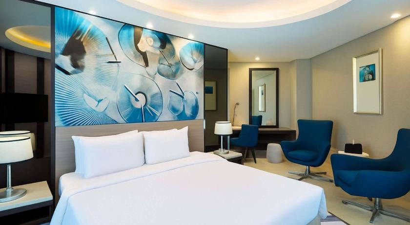 Image of Executive Suite with 1 King-Size Bed 3