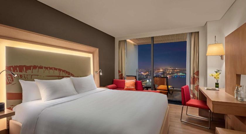 Image of Executive Room, balcony with Han River view & P remier Lounge Access - 1 king bed 0