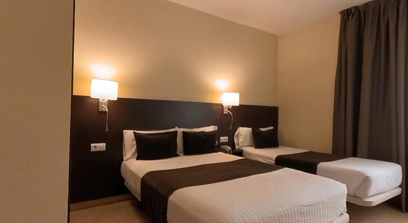 Image of Triple Room 1