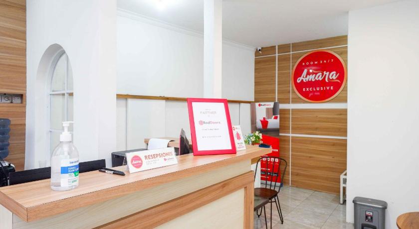 RedDoorz near Rita Super Mall Purwokerto – Purwokerto, WI