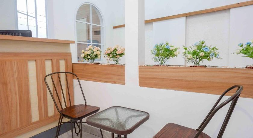 RedDoorz near Rita Super Mall Purwokerto – Purwokerto, WI