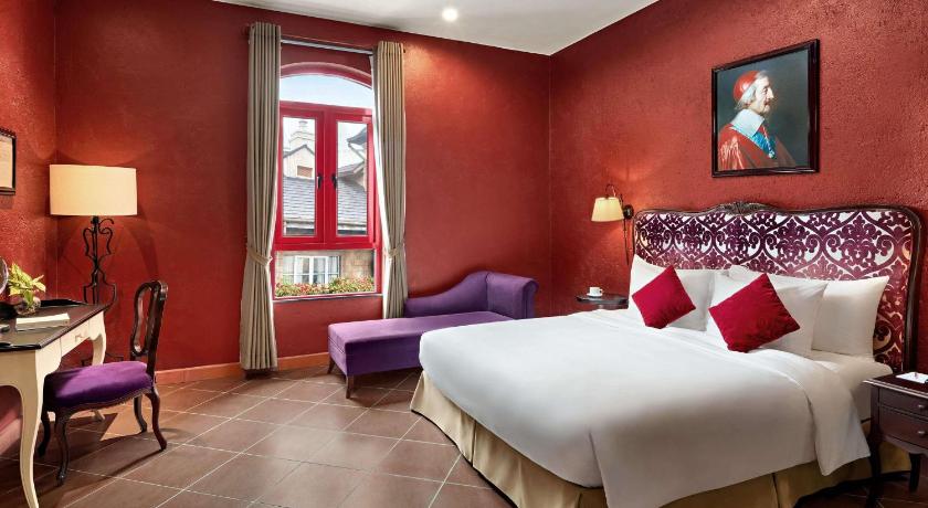 Image of Deluxe room with King Size Bed 3