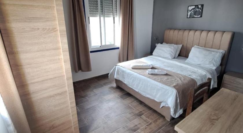 Image of Double Room with shared toilet and private shower 1