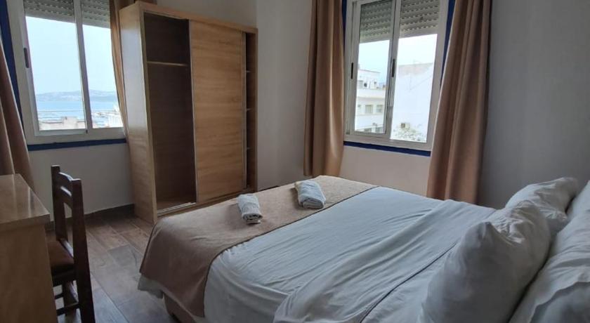Image of Double Room with shared toilet and private shower 3