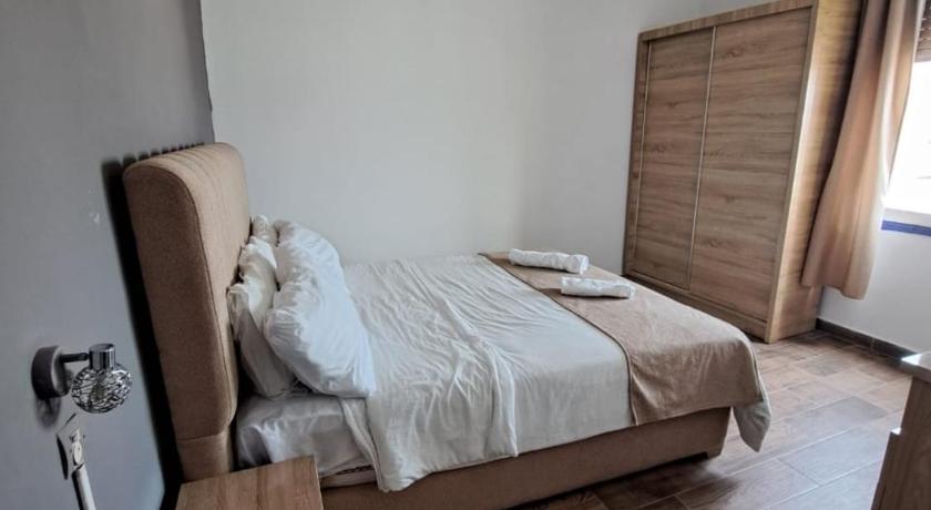 Image of Double Room with shared toilet and private shower 5