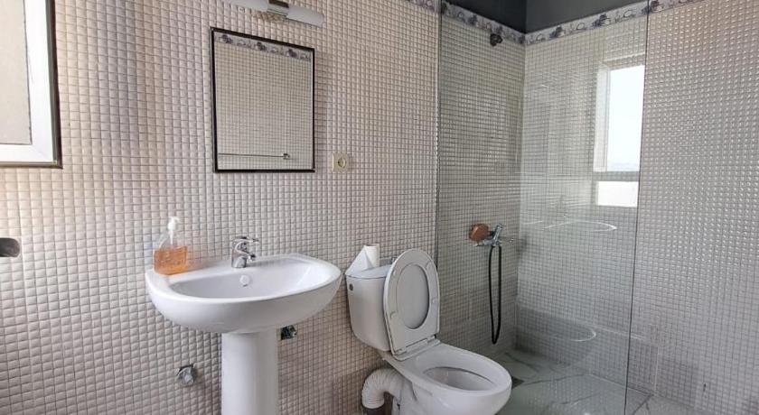 Image of Double Room with shared toilet and private shower 2