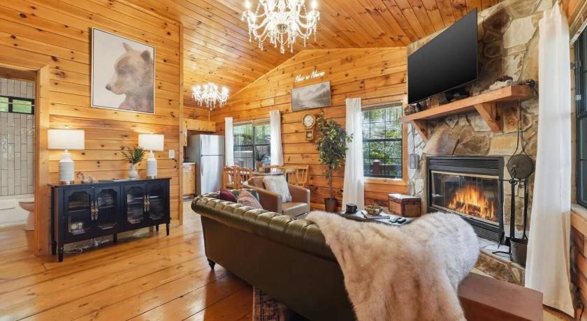 Foto Luxe Blue Ridge Cabin: Hot Tub, Theater, Dogs OK - Booking Diskon Spesial