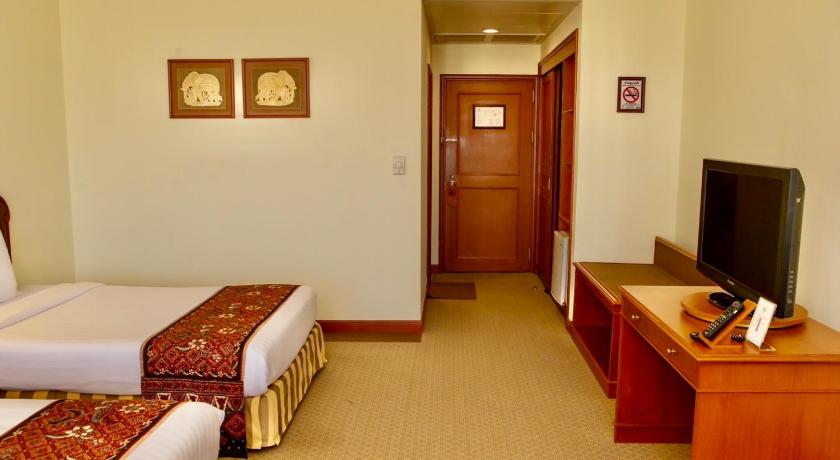 C.S. Pattani Hotel – Pattani, CA