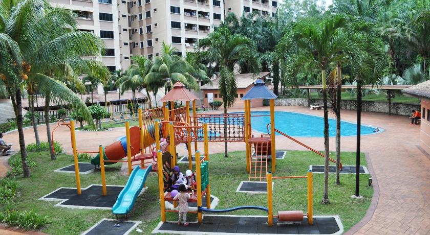 COZY 3 BEDROOMS APARTMENT PUTRA VILLA GOMBAK - image 3