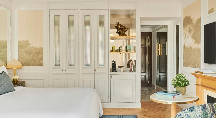 รูปของPremium Cortes, Guest room, 1 King, Parliament view 7