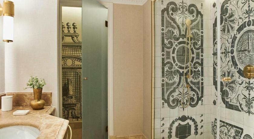 รูปของPremium Cortes, Guest room, 1 King, Parliament view 6
