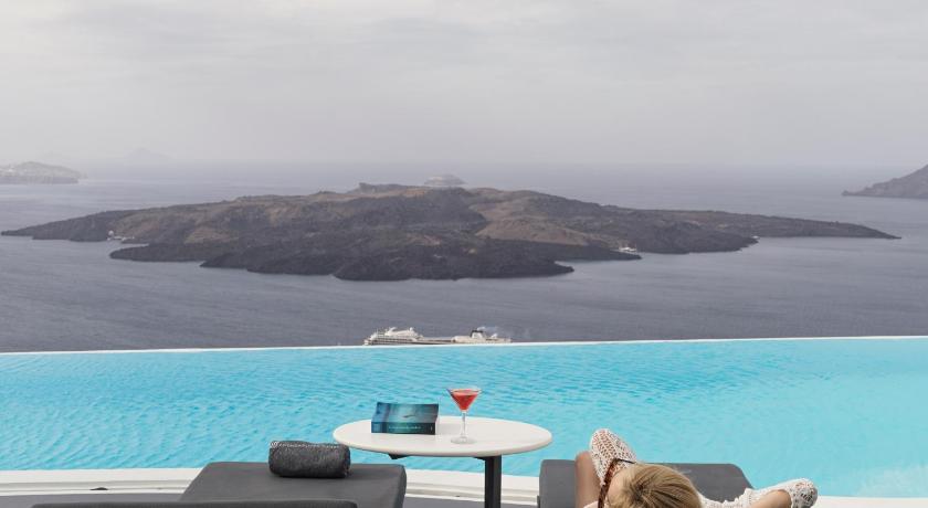 Cosmopolitan Suites - image 12