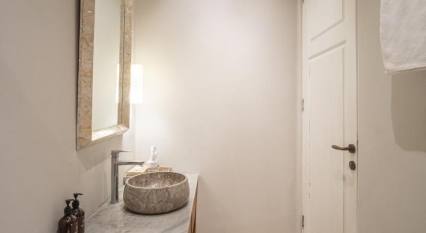 Room & Vespa Suite 4 - image 48