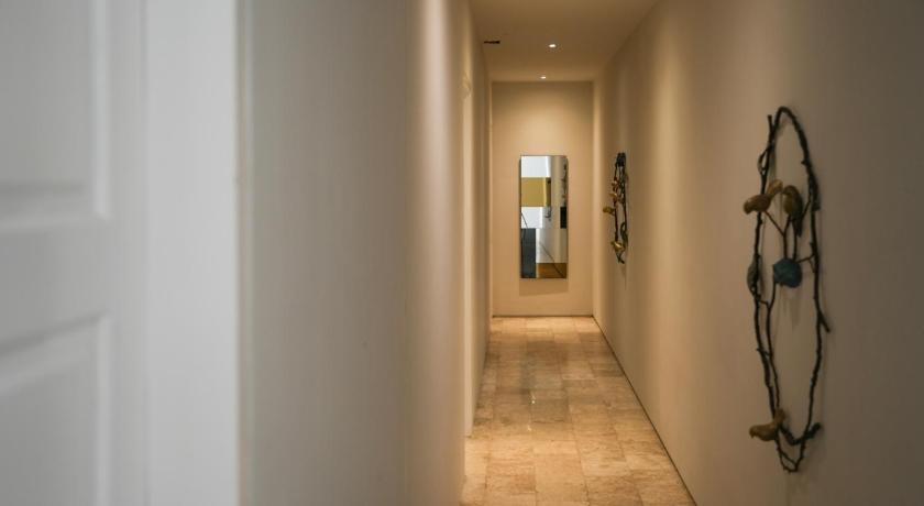Room & Vespa Suite 4 - image 6