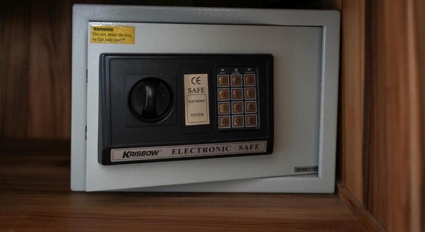 Room & Vespa Suite 4 - image 17