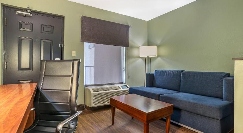 Image of Queen Suite with Two Queen Beds and Sofa Bed - Non-Smoking 1