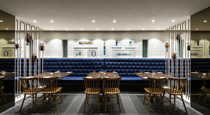 The Port Hotel - image 16