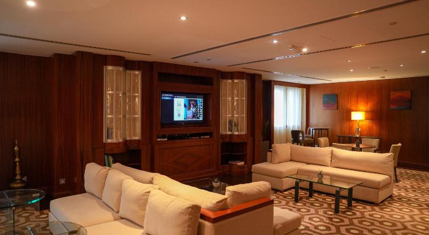Diplomatic Suite, Club lounge access, Larger Suite, 1 King, High floor fotója 7