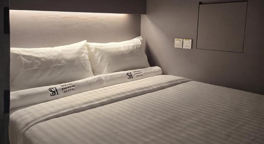 Image of Mixed Dorm - Single Bottom Bed 1