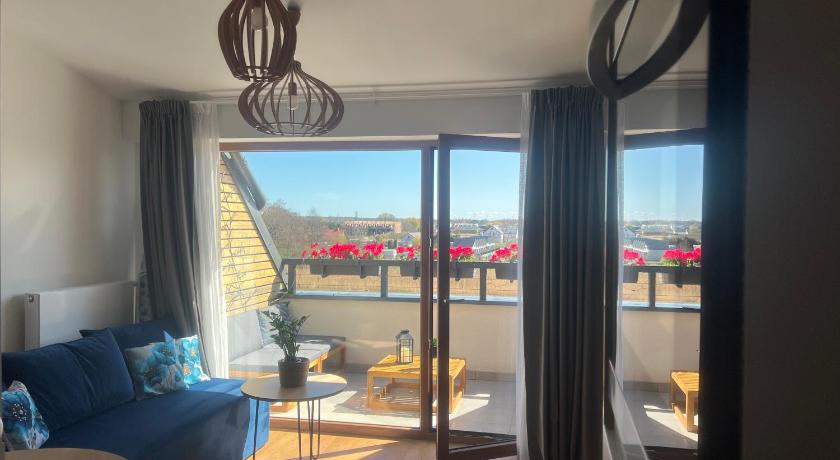 Apartament Niebieski Centrum Sarbinowo w budynku z restauracja, BASEN ZEWNETRZNY, PARKING W CENIE