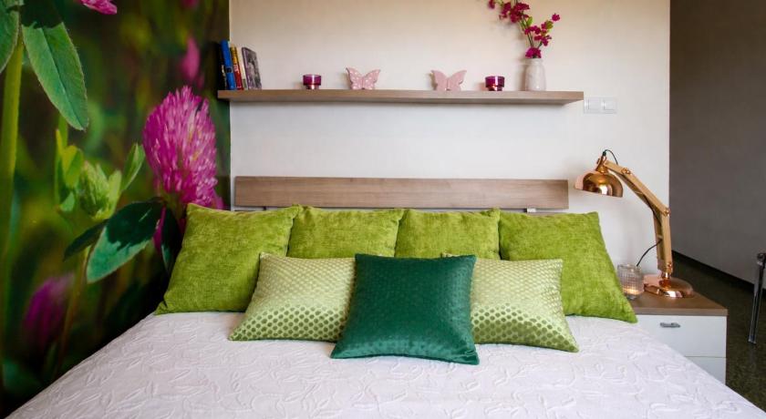 Image of Small Double Room 8