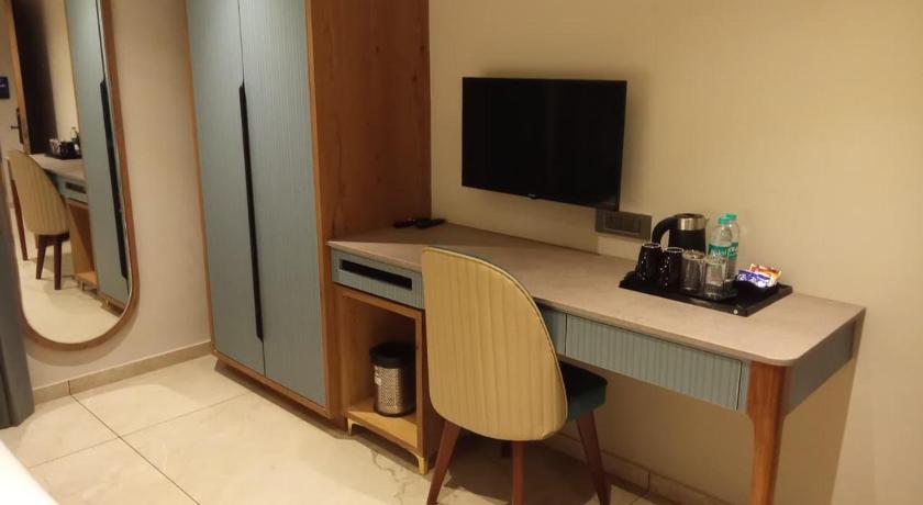 Image of Executive Suite 12