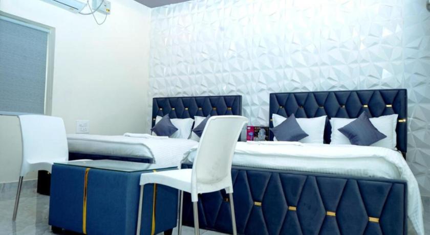 Hotel skyline - image 7