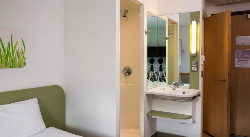 Image of Twin Room 11