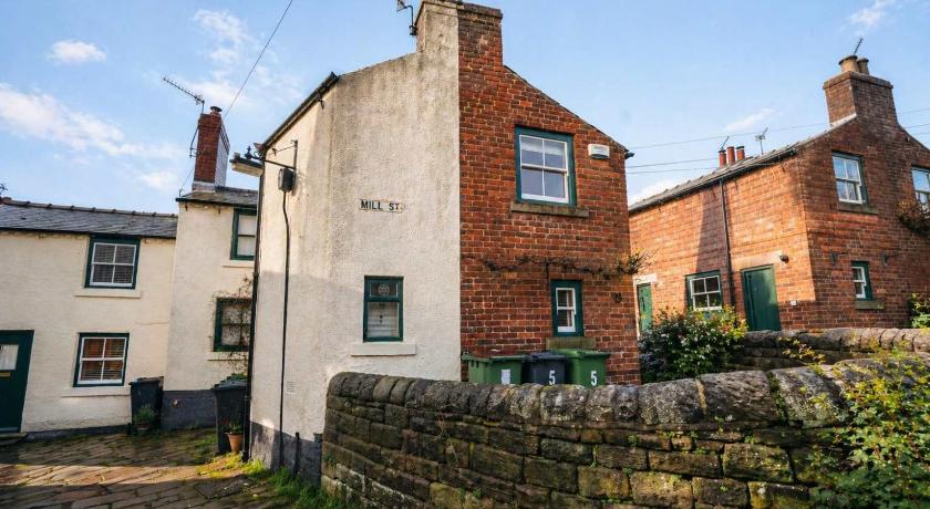 Cosy 2-Bed Cottage with Log-Burner and Garden