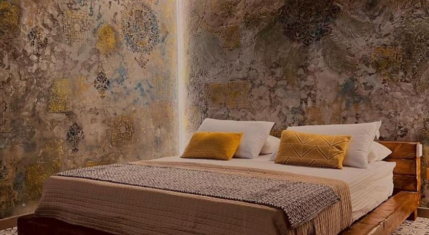 Elegant suite with garden, romantic and refined