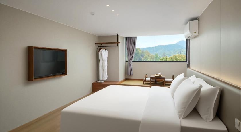 杭州 圣托里尼山院杭州西湖景区店 民宿 泳池