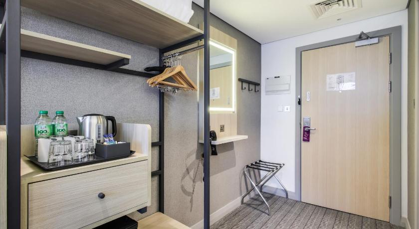 Image of Interconnecting Family Room - Free DXB Airport Shuttle Every 30min to T1&3 8