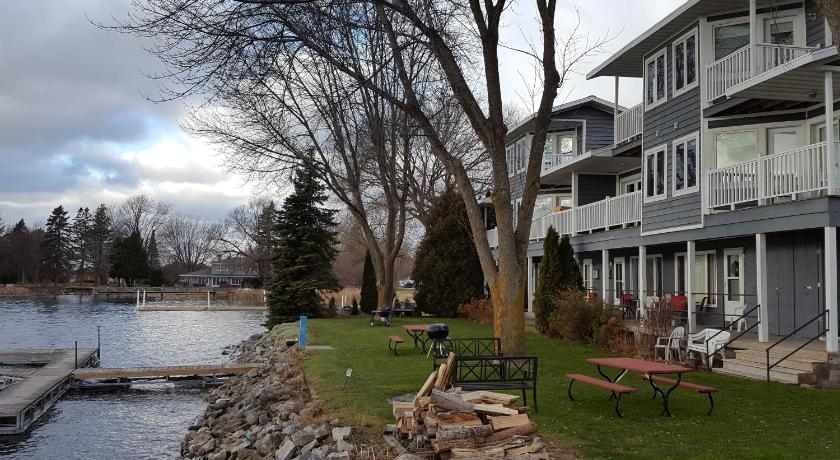 Snug Harbor Inn — Hotel in Sturgeon Bay (WI)