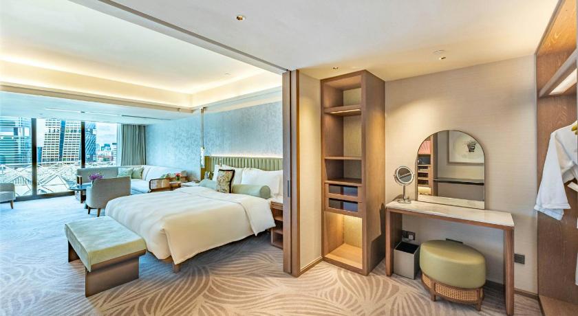 Image of Marina Bay Suite with Balcony 5