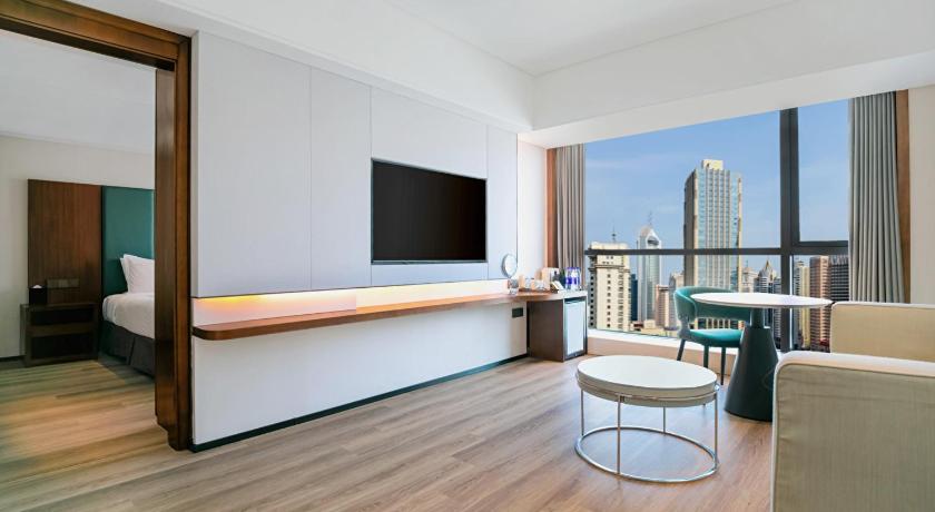 Imagen de 1 King Suite Lounge Accessible 1