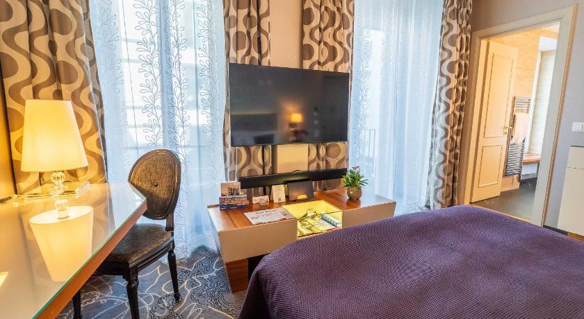 Image of Double Room with City View 0