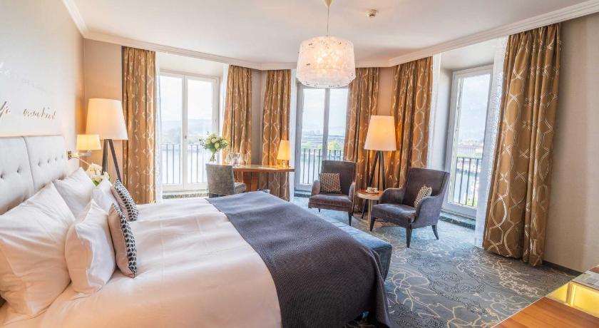 Image of Junior Suite Lake View 4