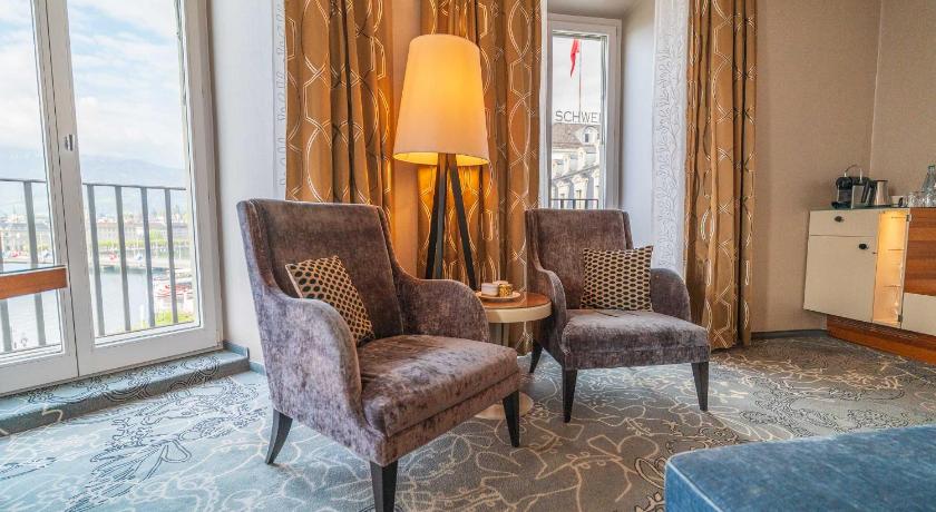 Image of Junior Suite Lake View 12