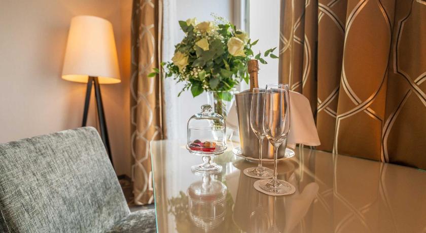 Image of Junior Suite Lake View 13