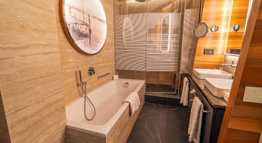 Image of SUITE LIFESTYLE 2