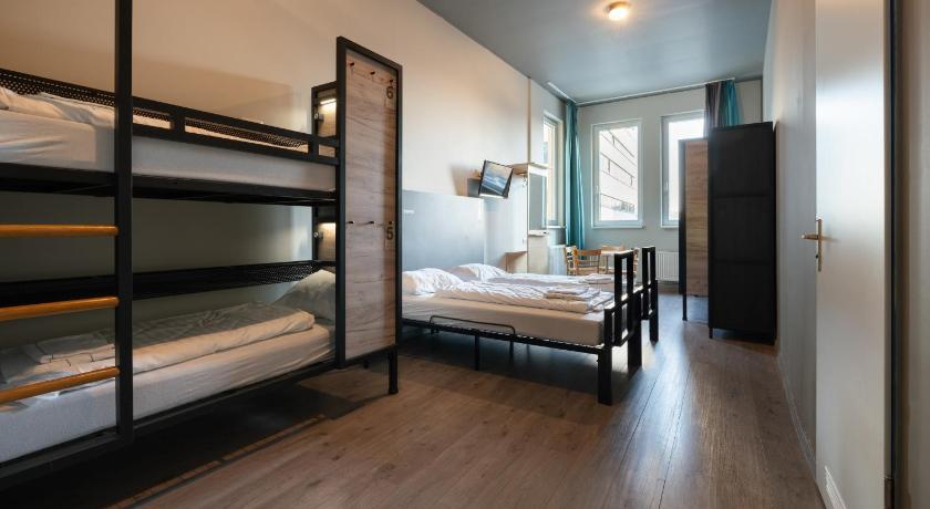 Image of 6-Bed Room 1