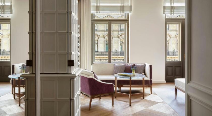 Image of Deluxe King Room with City View 10