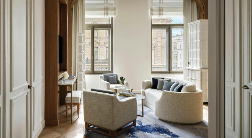 Image of Executive King Suite with City View 0