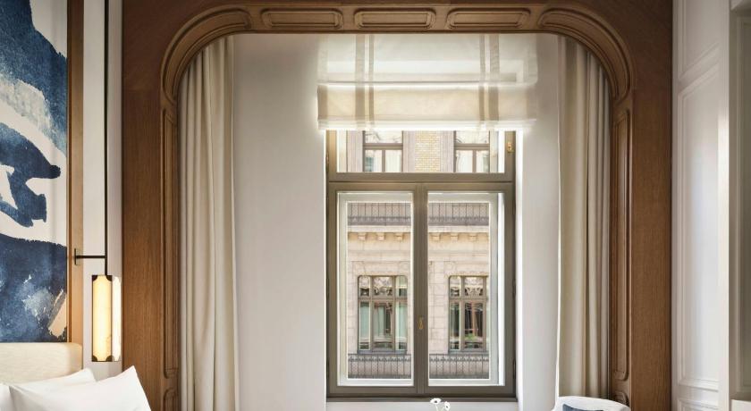 Image of Executive King Suite with City View 6