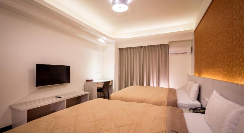 Image of Queen Room with Two Queen Beds 4