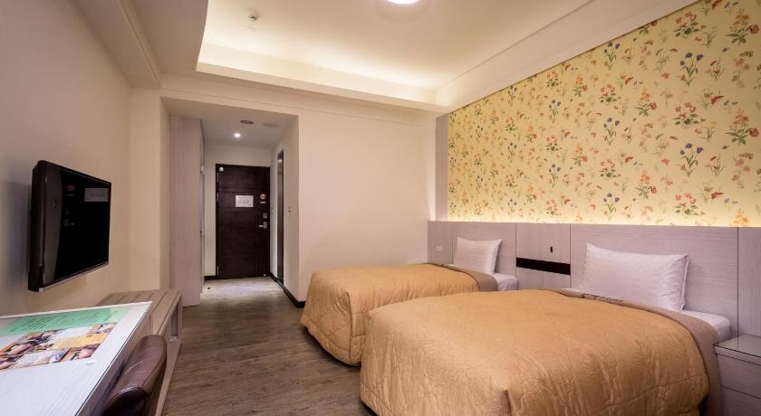 Image of Queen Room with Two Queen Beds 3