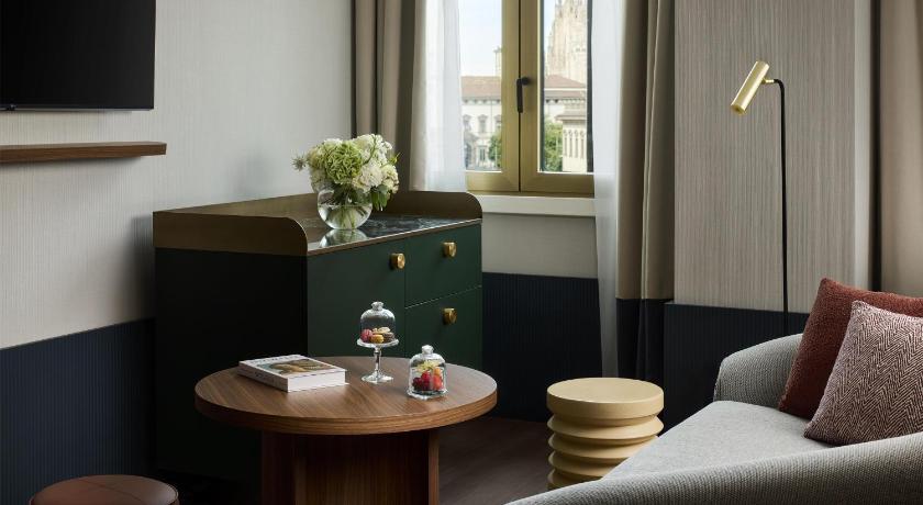 Image of Junior Suite with View 12