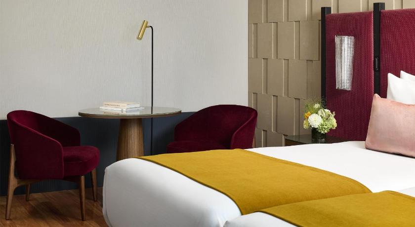 Image of Suite with View 16
